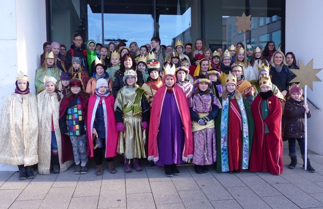 Die ganze Sternsinger-Gruppe aus Neuhof und Rommerz